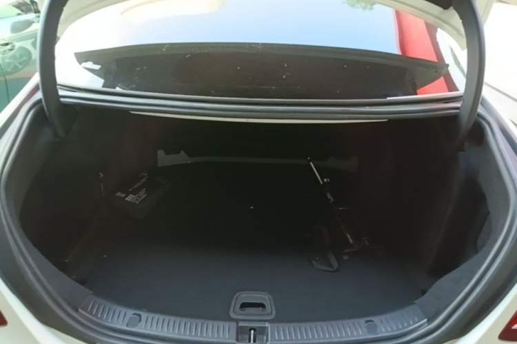 Used Mercedes-Benz E-Class 2017 E 200 Sport Trunk