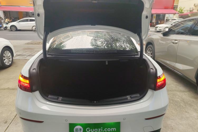 Used Mercedes-Benz E-Class 2017 E 200 4MATIC Coupe Trunk