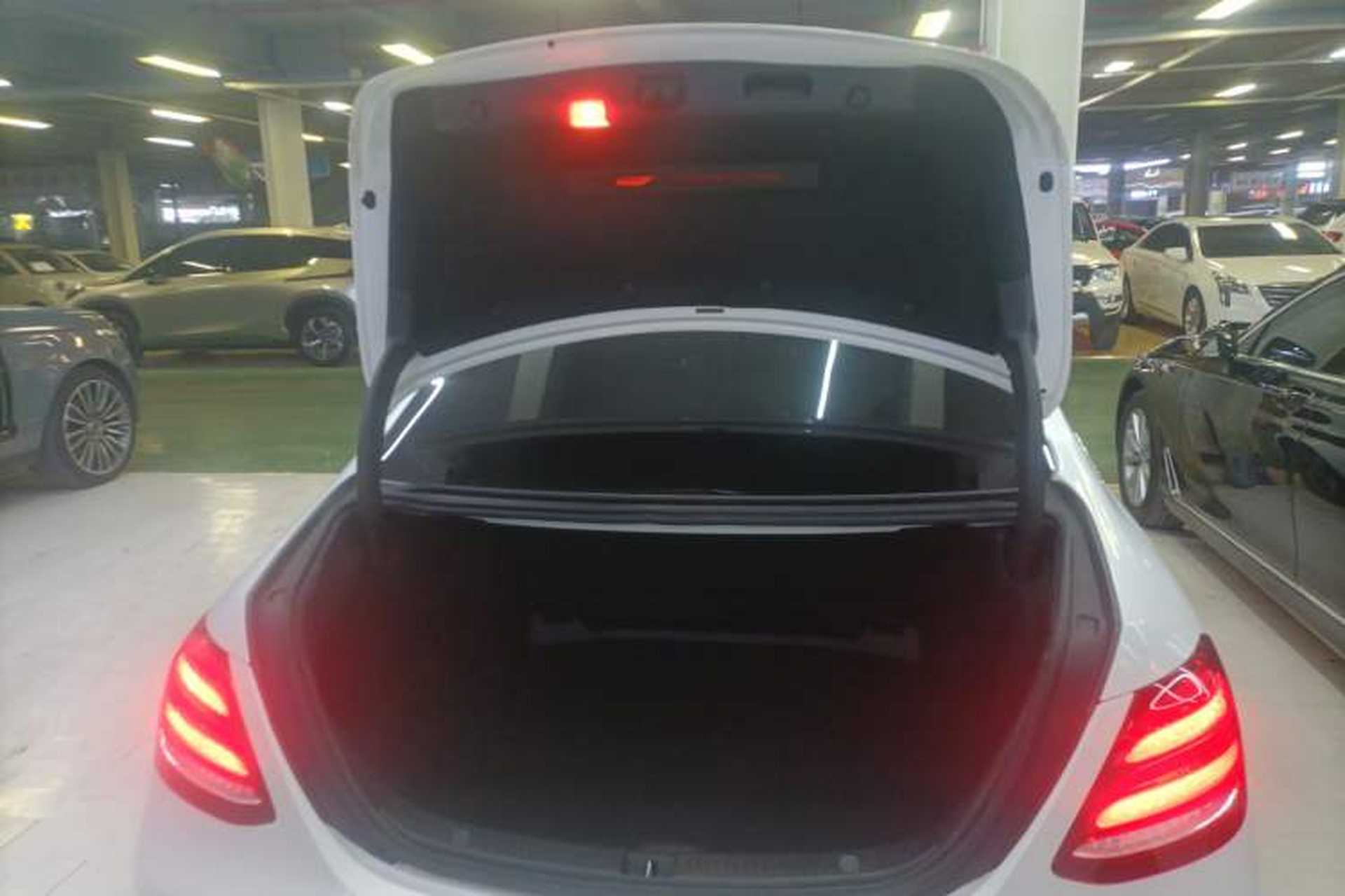 Used Mercedes-Benz E-Class 2017 E 200 L Sport 4MATIC Trunk
