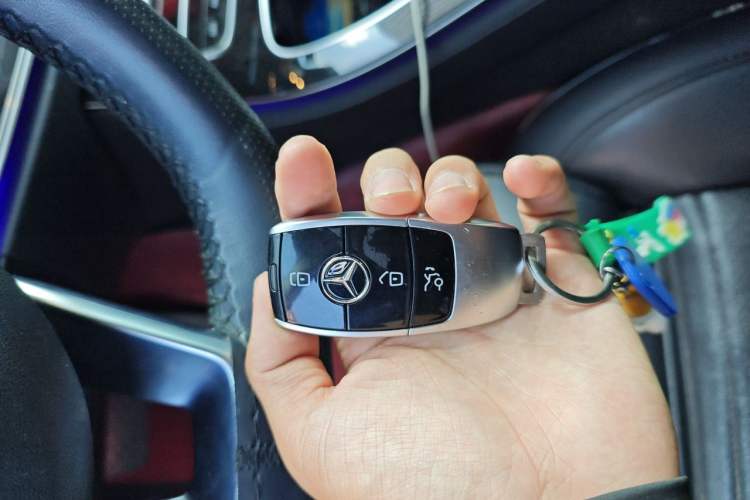 Used Mercedes-Benz E-Class 2017 E 200 L Sport 4MATIC Vehicle Key
