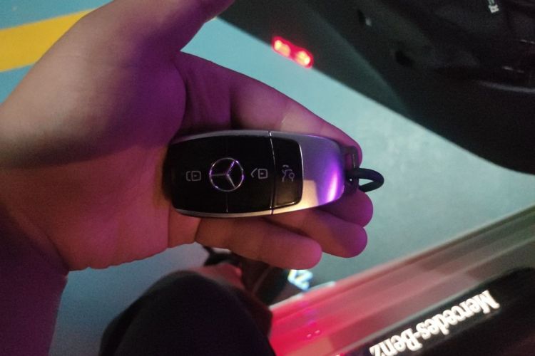 Used Mercedes-Benz E-Class 2017 E 300 L Sport Luxury Edition Vehicle Key