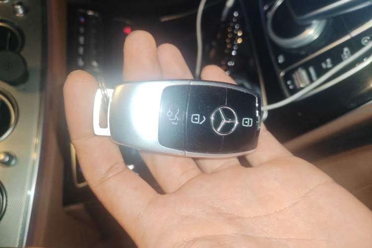 Used Mercedes-Benz E-Class 2017 E 300 Sport Edition Vehicle Key
