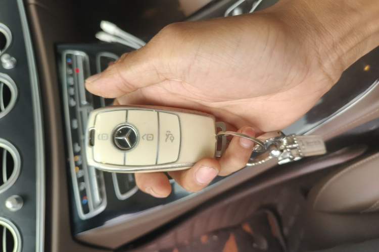 Used Mercedes-Benz E-Class 2017 E 300 L Sporty and Stylish Model Vehicle Key