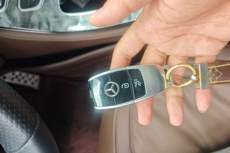 Used Mercedes-Benz E-Class 2017 E 300 L Sport Luxury Edition Vehicle Key
