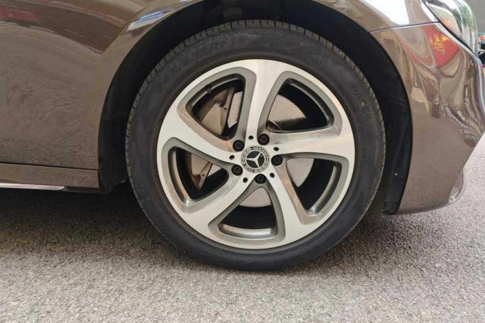 Used Mercedes-Benz E-Class 2017 E 300 L Sporty and Stylish Model Right Front Wheel Hub