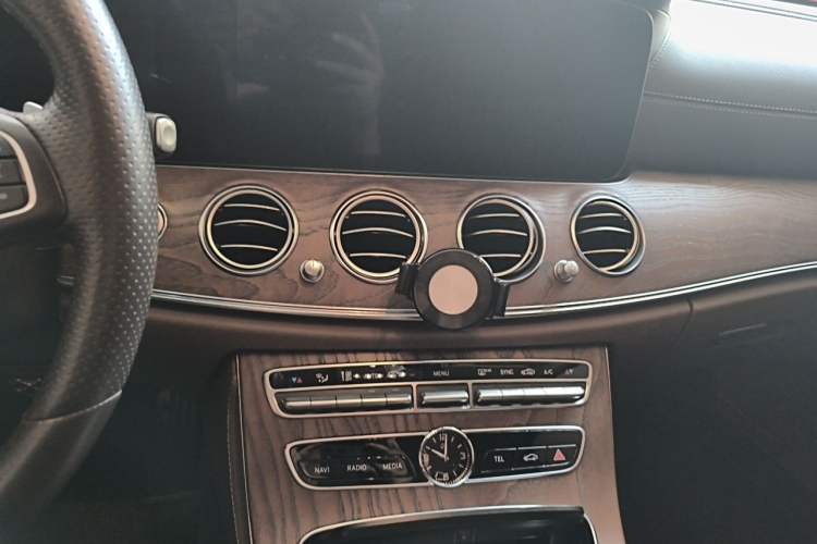 Used Mercedes-Benz E-Class 2018 Facelift E 200 L Audio And AC Panel