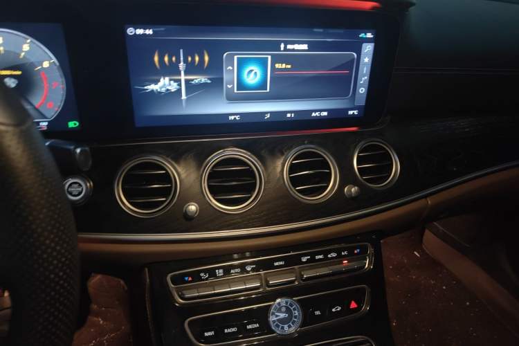 Used Mercedes-Benz E-Class 2018 E 300 L Sport Luxury Edition Audio And AC Panel