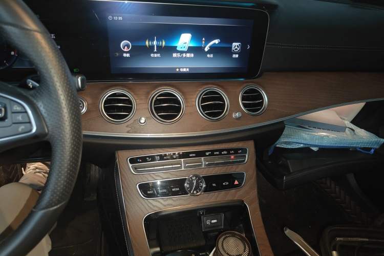 Used Mercedes-Benz E-Class 2018 Facelift E 300 L Luxury Edition Audio And AC Panel