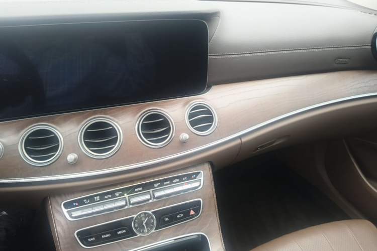 Used Mercedes-Benz E-Class 2018 Facelift E 200 L Audio And AC Panel