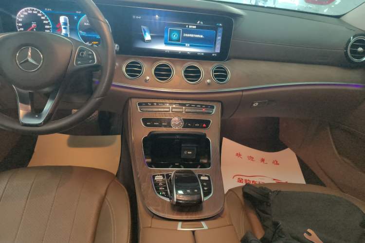 Used Mercedes-Benz E-Class 2018 Facelift E 300 L Luxury Edition Audio And AC Panel