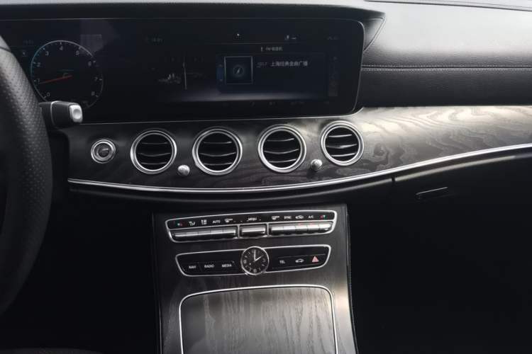 Used Mercedes-Benz E-Class 2018 Restyled E 300 L Sport Luxury Edition Audio And AC Panel