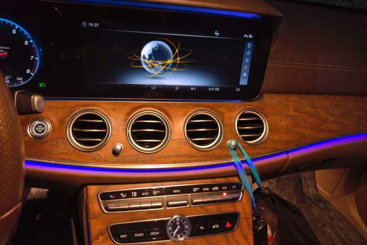 Used Mercedes-Benz E-Class 2018 Facelift E 200 L Audio And AC Panel