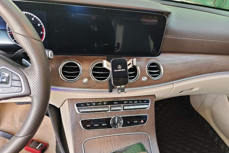 Used Mercedes-Benz E-Class 2018 E 200 L Audio And AC Panel