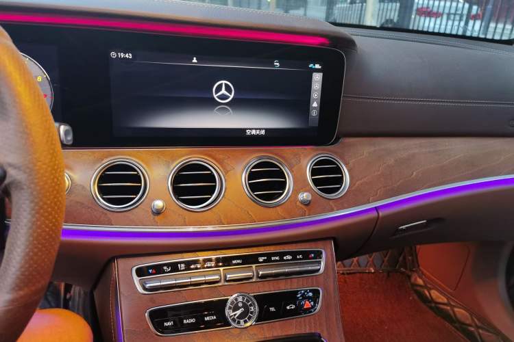 Used Mercedes-Benz E-Class 2018 Facelift E 300 L Luxury Edition Audio And AC Panel
