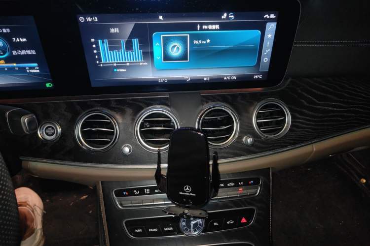 Used Mercedes-Benz E-Class 2018 Facelift E 200 L Sport 4MATIC Audio And AC Panel