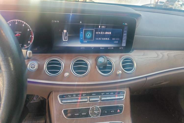 Used Mercedes-Benz E-Class 2018 E 300 L Luxury Model Audio And AC Panel