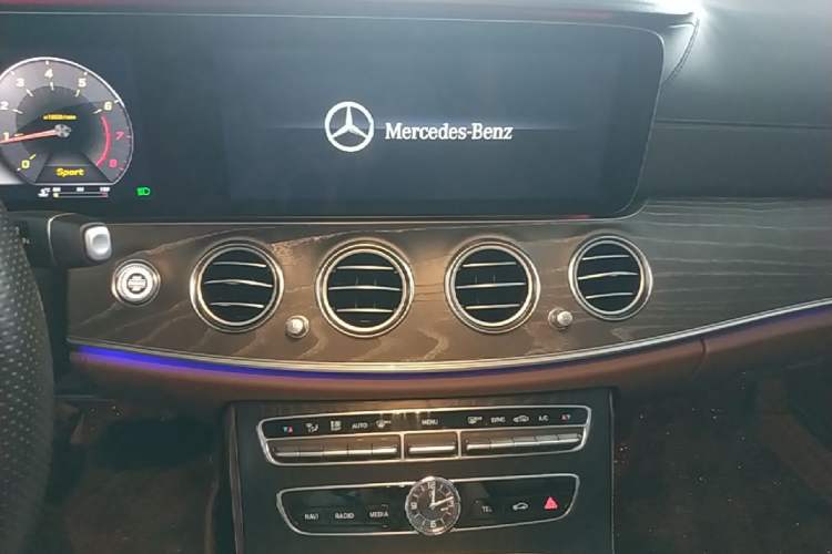 Used Mercedes-Benz E-Class 2018 E 300 L Sport Luxury Edition Audio And AC Panel