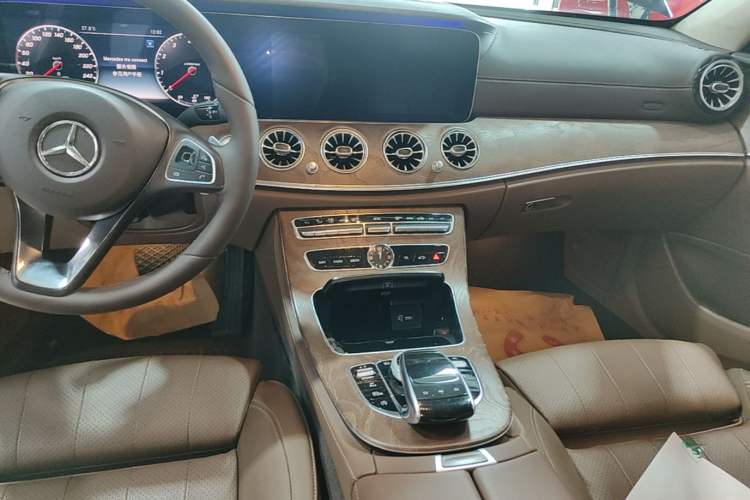 Used Mercedes-Benz E-Class 2018 E 200 L Audio And AC Panel
