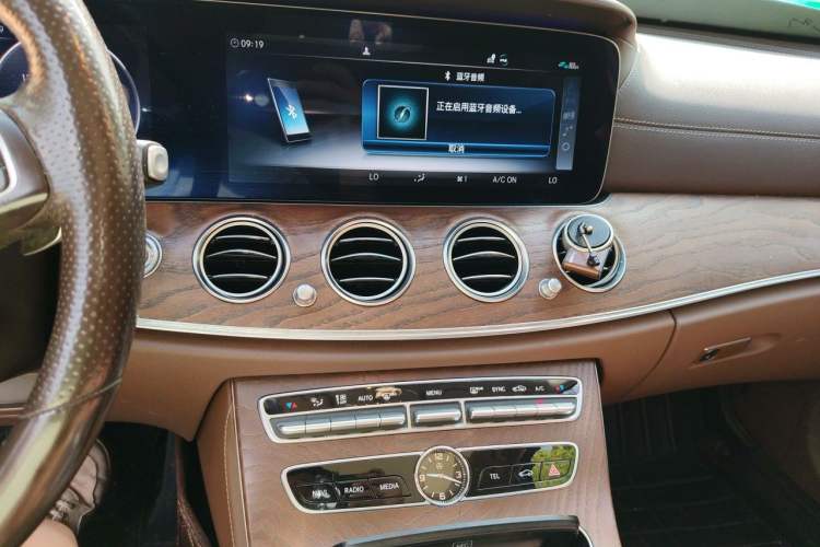 Used Mercedes-Benz E-Class 2018 Facelift E 300 L Luxury Edition Audio And AC Panel