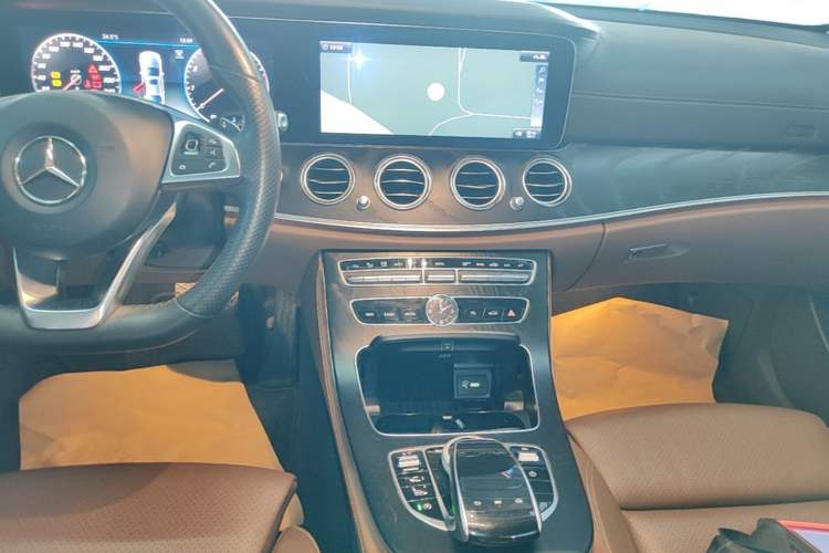 Used Mercedes-Benz E-Class 2018 E 200 L Sport Edition Audio And AC Panel
