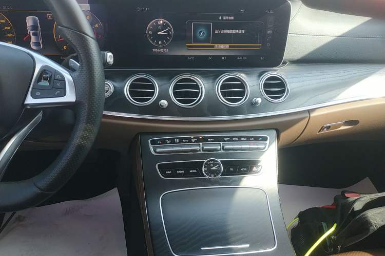 Used Mercedes-Benz E-Class 2018 Facelift E 200 L Sport 4MATIC Audio And AC Panel