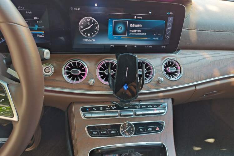 Used Mercedes-Benz E-Class 2018 Facelift E 200 L Audio And AC Panel