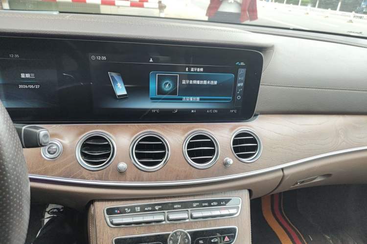 Used Mercedes-Benz E-Class 2018 Facelift E 200 L 4MATIC Audio And AC Panel