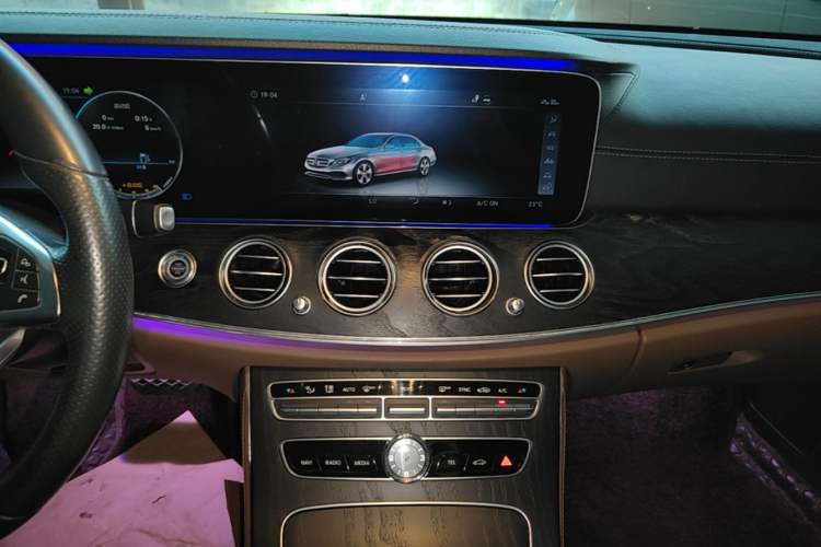 Used Mercedes-Benz E-Class 2018 Restyled E 300 L Sport Luxury Edition Audio And AC Panel