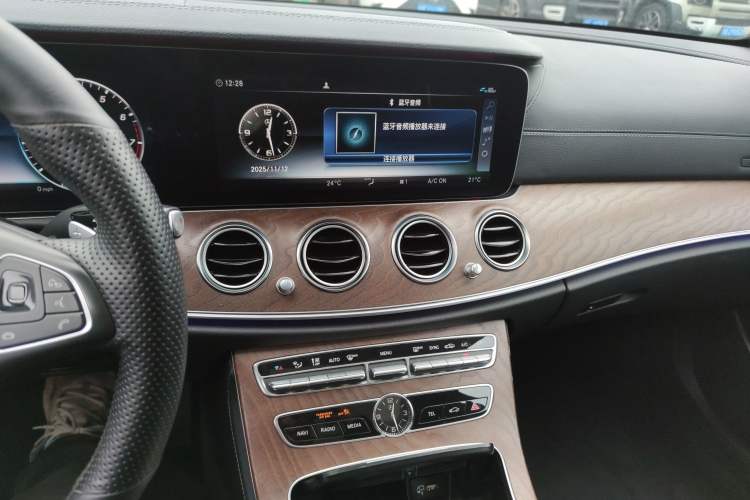 Used Mercedes-Benz E-Class 2018 Facelift E 300 L Luxury Edition Audio And AC Panel