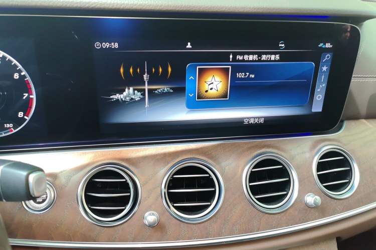 Used Mercedes-Benz E-Class 2018 Facelift E 200 L 4MATIC Audio And AC Panel