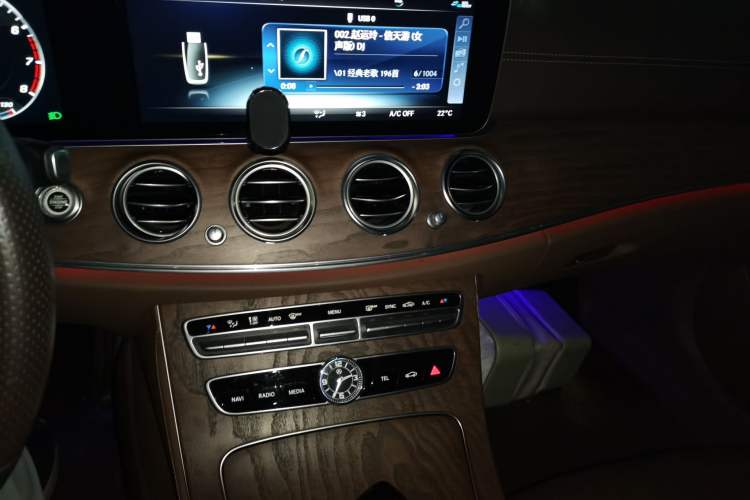 Used Mercedes-Benz E-Class 2018 E 300 L Luxury Model Audio And AC Panel