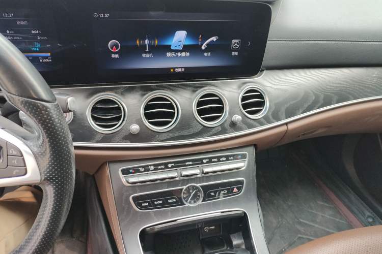 Used Mercedes-Benz E-Class 2018 Facelift E 200 L Sport Edition Audio And AC Panel