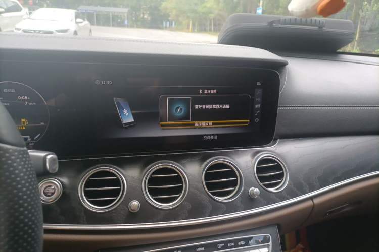 Used Mercedes-Benz E-Class 2018 Facelift E 200 L Sport 4MATIC Audio And AC Panel