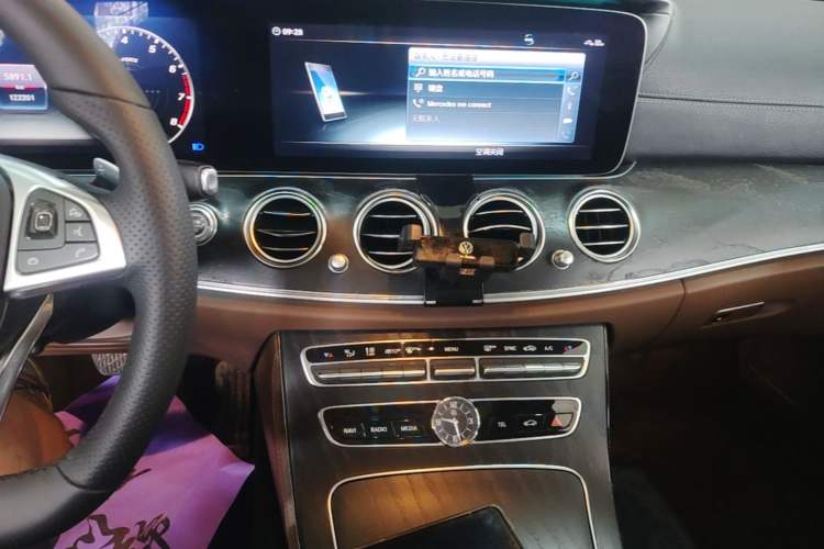 Used Mercedes-Benz E-Class 2018 Facelift E 200 L Sport 4MATIC Audio And AC Panel