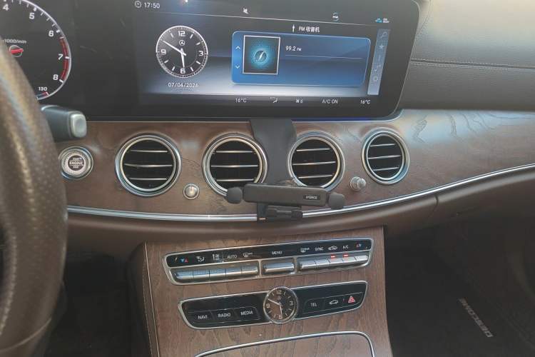 Used Mercedes-Benz E-Class 2018 Facelift E 200 L Audio And AC Panel