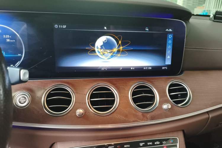 Used Mercedes-Benz E-Class 2018 Restyled E 300 L Sport Luxury Edition Audio And AC Panel