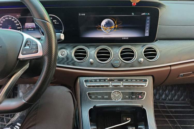 Used Mercedes-Benz E-Class 2018 E 300 L Sport Luxury Edition Audio And AC Panel
