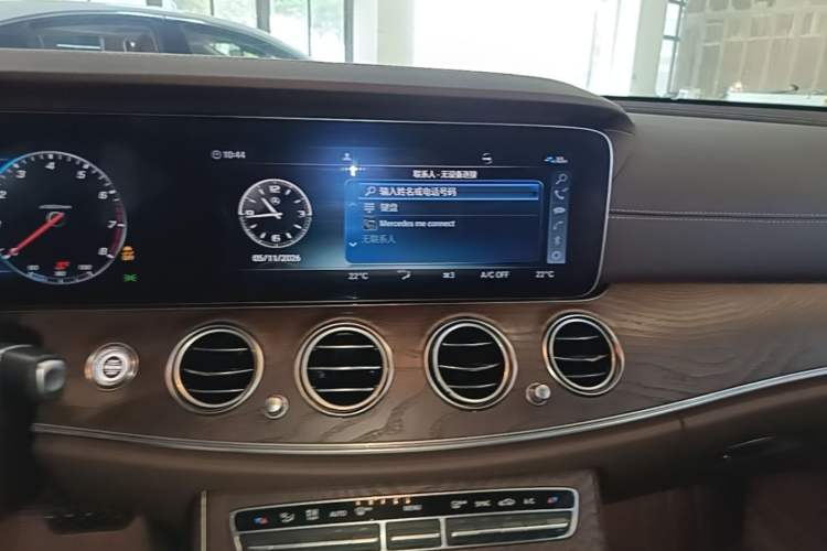 Used Mercedes-Benz E-Class 2018 Facelift E 200 L Audio And AC Panel