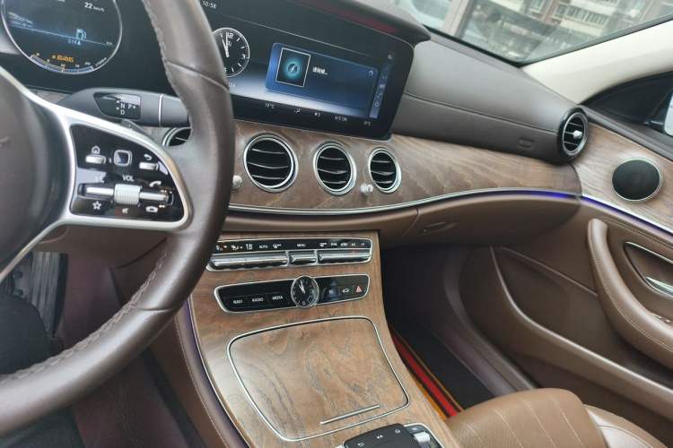 Used Mercedes-Benz E-Class 2018 Facelift E 200 L Audio And AC Panel