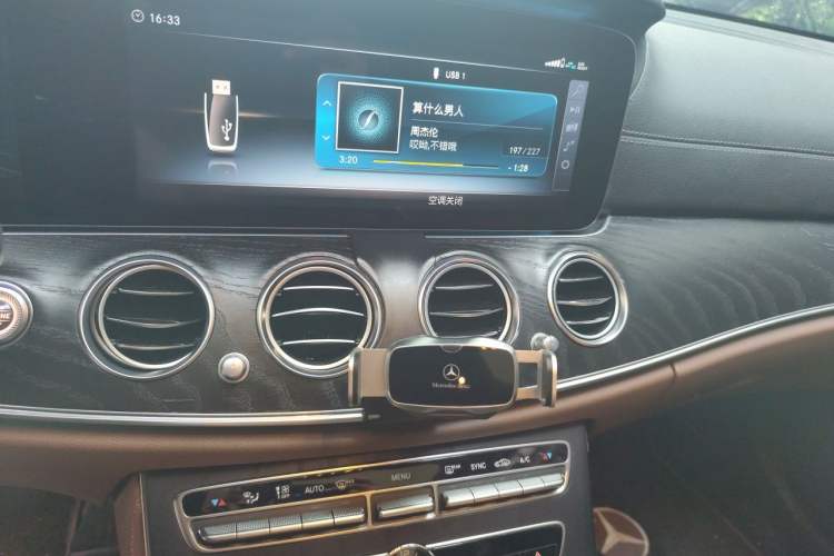 Used Mercedes-Benz E-Class 2018 E 300 L Sport Luxury Edition Audio And AC Panel