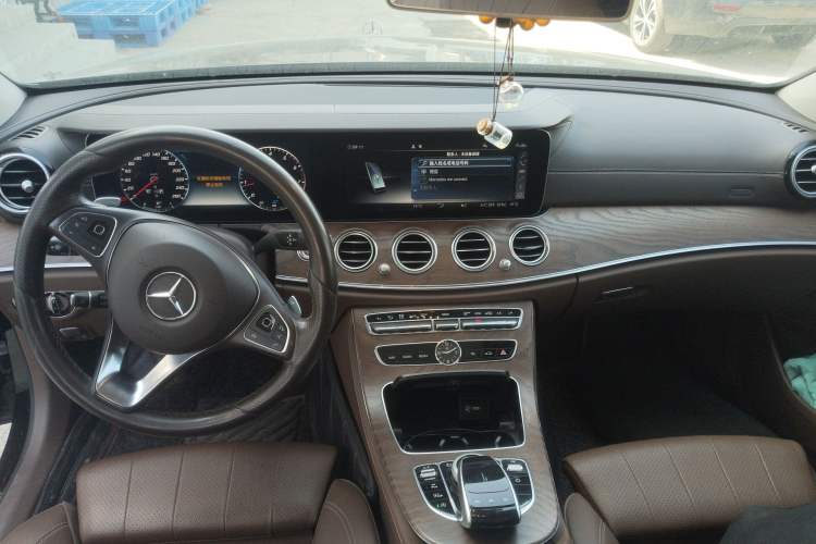 Used Mercedes-Benz E-Class 2018 Facelift E 200 L Audio And AC Panel