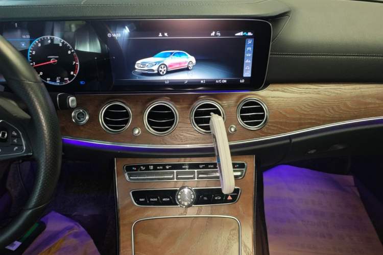 Used Mercedes-Benz E-Class 2018 Facelift E 200 L Audio And AC Panel
