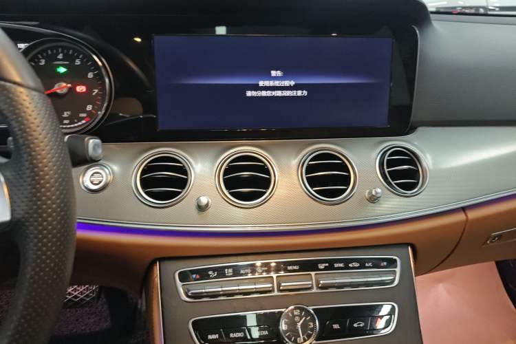 Used Mercedes-Benz E-Class 2018 E 200 Sport 4MATIC Audio And AC Panel