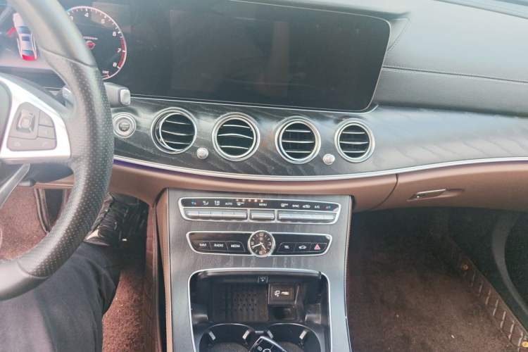 Used Mercedes-Benz E-Class 2018 Facelift E 200 L 4MATIC Audio And AC Panel