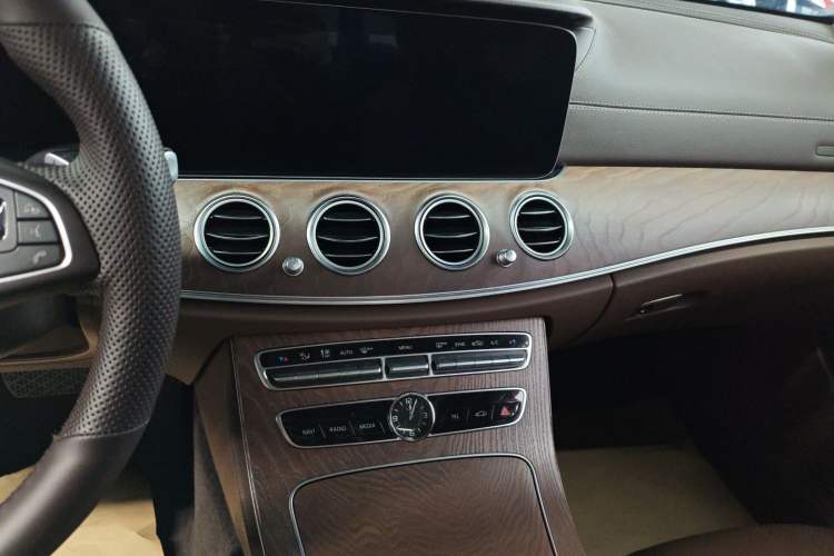 Used Mercedes-Benz E-Class 2018 Facelift E 300 L Luxury Edition Audio And AC Panel