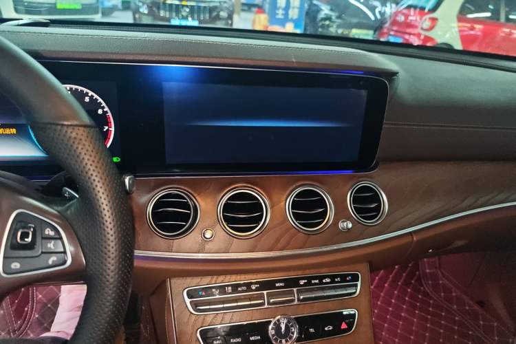 Used Mercedes-Benz E-Class 2018 E 200 L Audio And AC Panel
