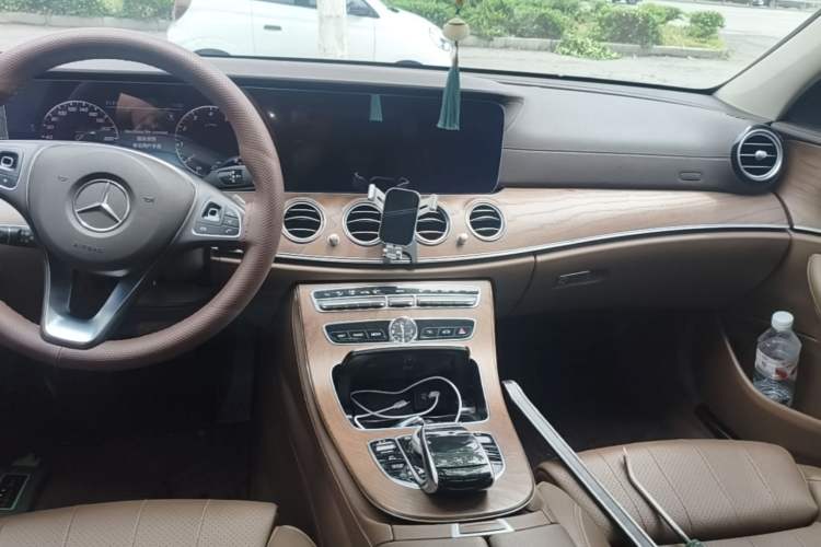Used Mercedes-Benz E-Class 2018 Facelift E 200 L Audio And AC Panel