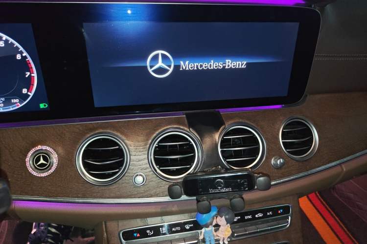 Used Mercedes-Benz E-Class 2018 Facelift E 200 L Audio And AC Panel