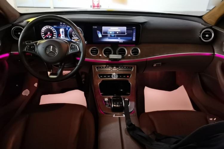 Used Mercedes-Benz E-Class 2018 Facelift E 300 L Luxury Edition Center Console
