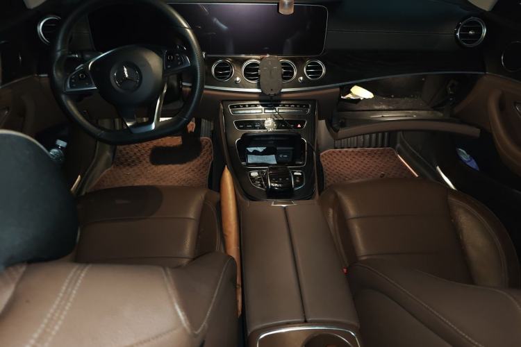 Used Mercedes-Benz E-Class 2018 E 300 L Sport Luxury Edition Center Console